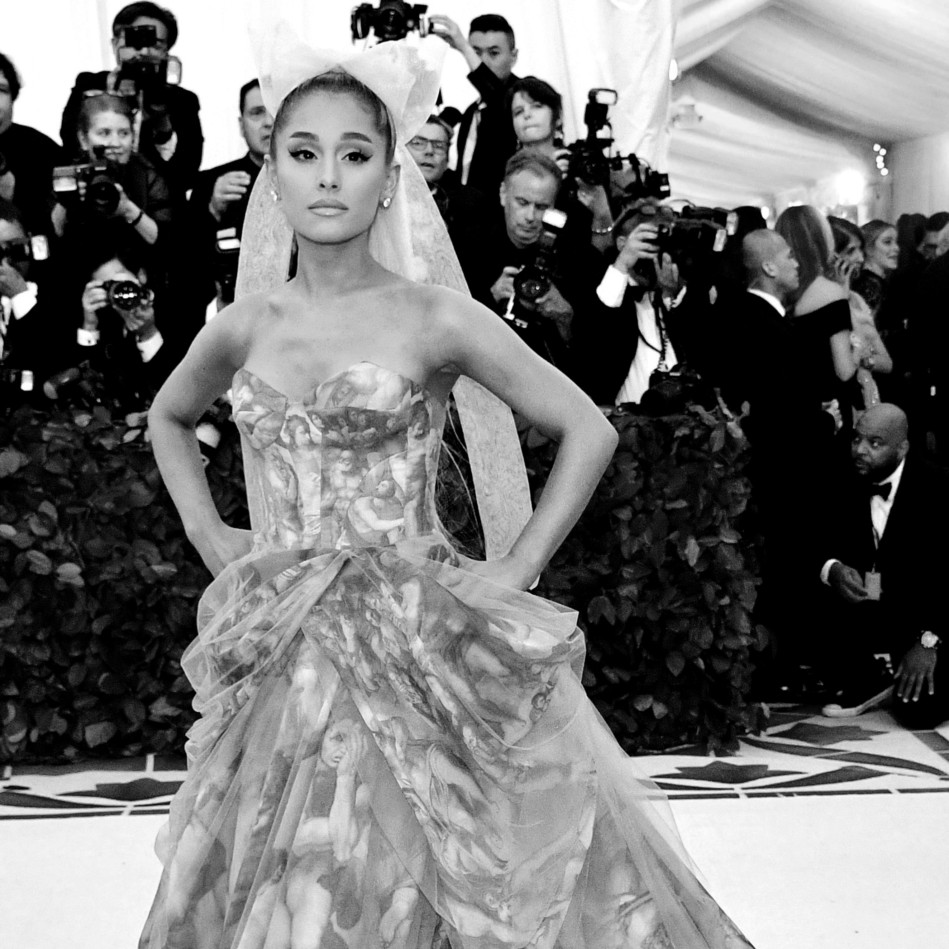 Ariana Grande con un vestido de Vera Wang